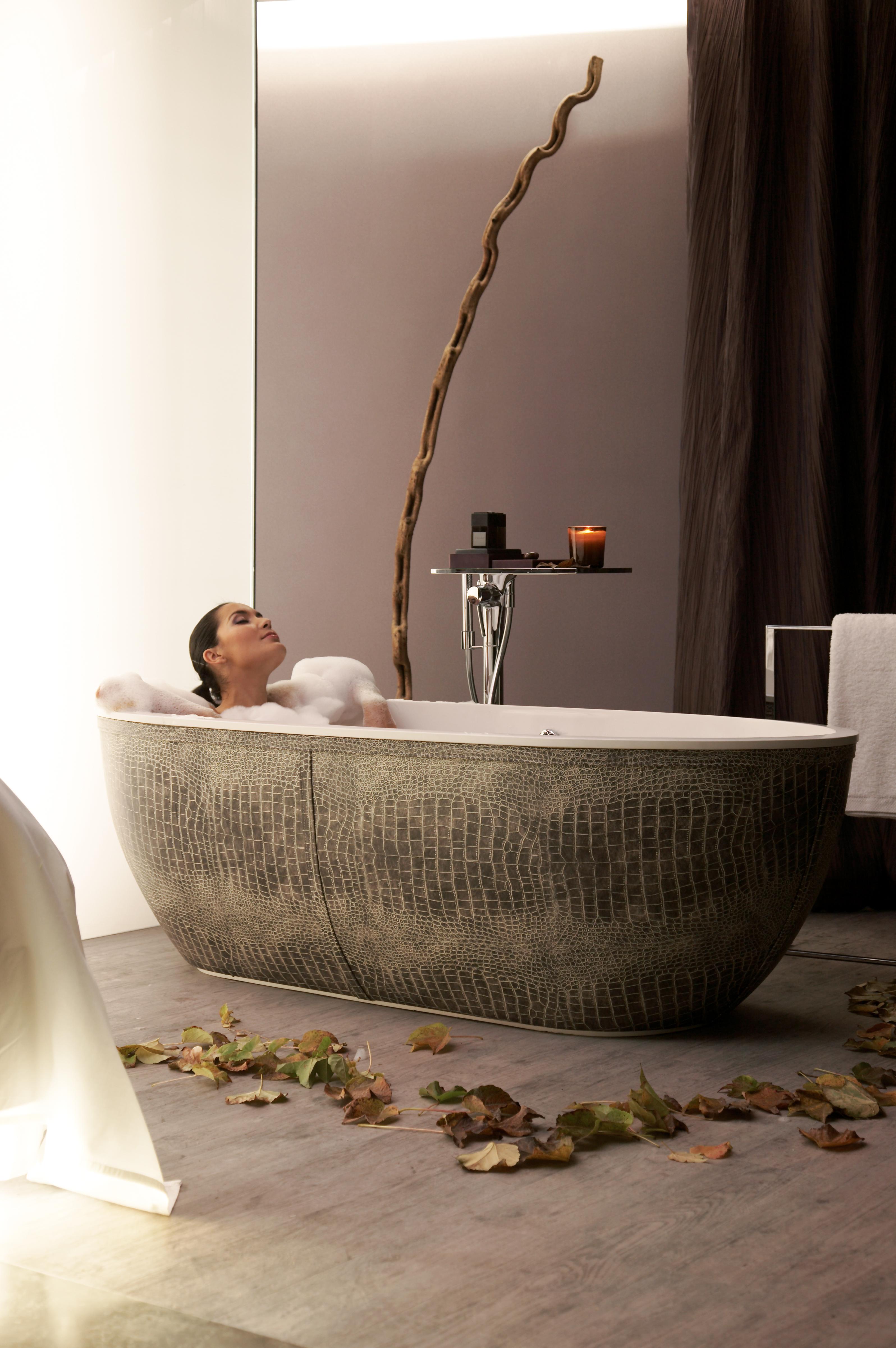 The Vine Hotel Funchal  Exterior photo A woman in a bathtub